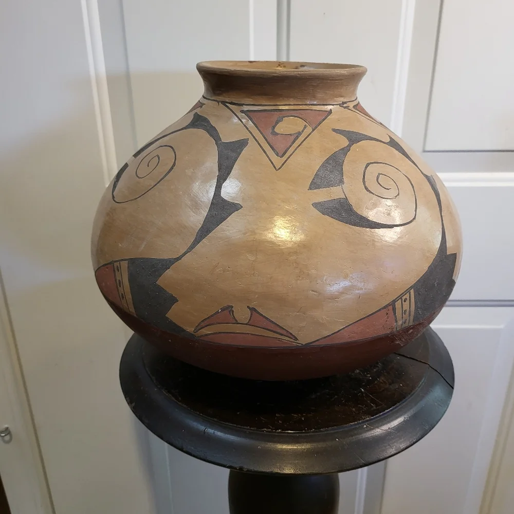 Vintage Southwestern Hand Made / Painted Pueblo Pottery 10"×12.5" - Picture 2 of 10